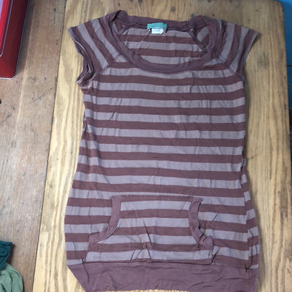 Fame sleeveless brown striped tee shirt Medium